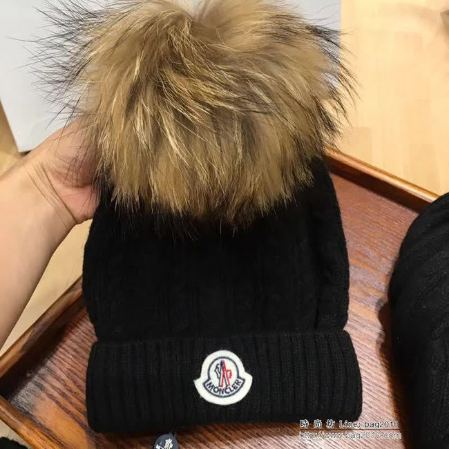 MONCIER蒙口 專櫃同步 新款羊絨配狐狸毛球 圍巾帽子和手套三件套 情侶款 LLWJ6437